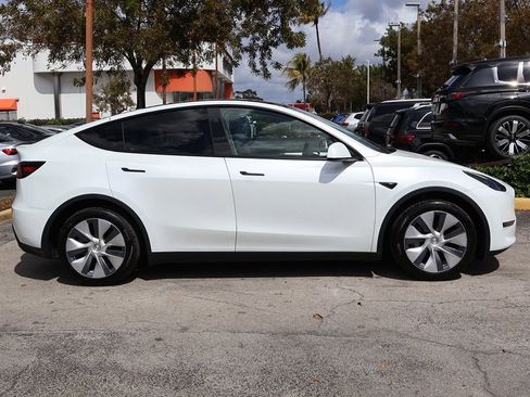 Used 2024 Tesla Model Y Long Range image 17