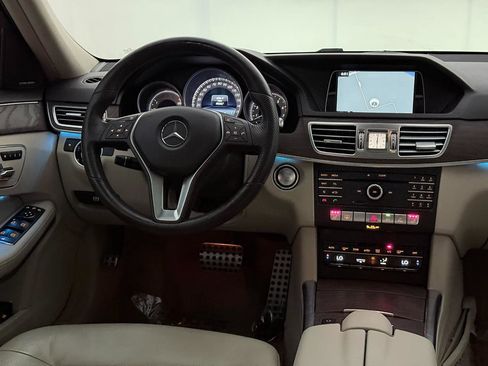 Used 2016 Mercedes-Benz E 350 4MATIC Sedan image 29