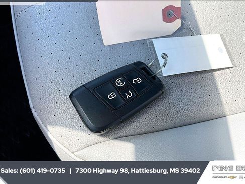 Used 2024 Volkswagen Tiguan SE R-Line FWD image 9