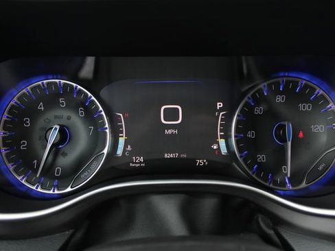 Used 2022 Chrysler Pacifica Touring-L FWD image 15