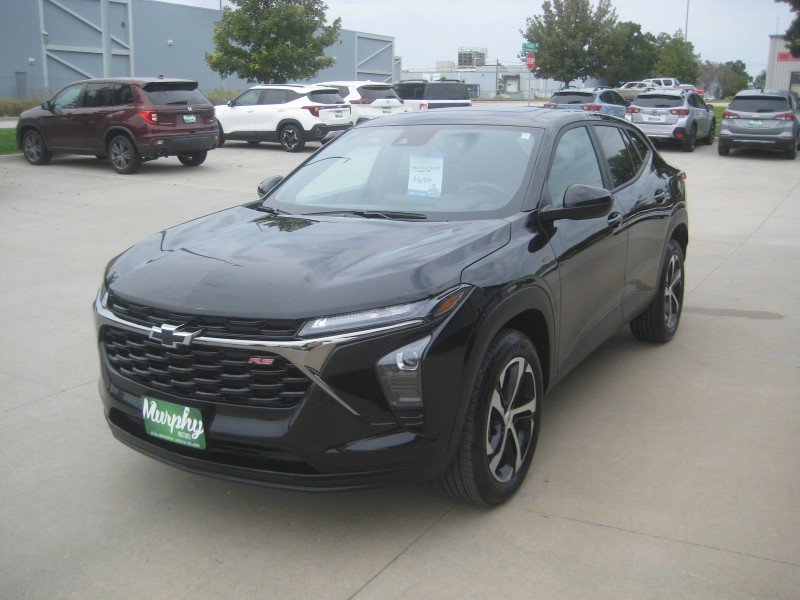 Used 2026 Chevrolet Trax RS w/ Sunroof Package FWD image 4