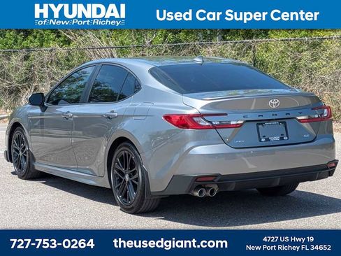 Used 2025 Toyota Camry SE FWD image 3