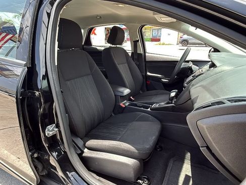 Used 2017 Ford Focus SE FWD image 37