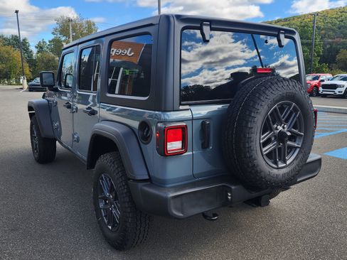 Used 2024 Jeep Wrangler Sport S image 4