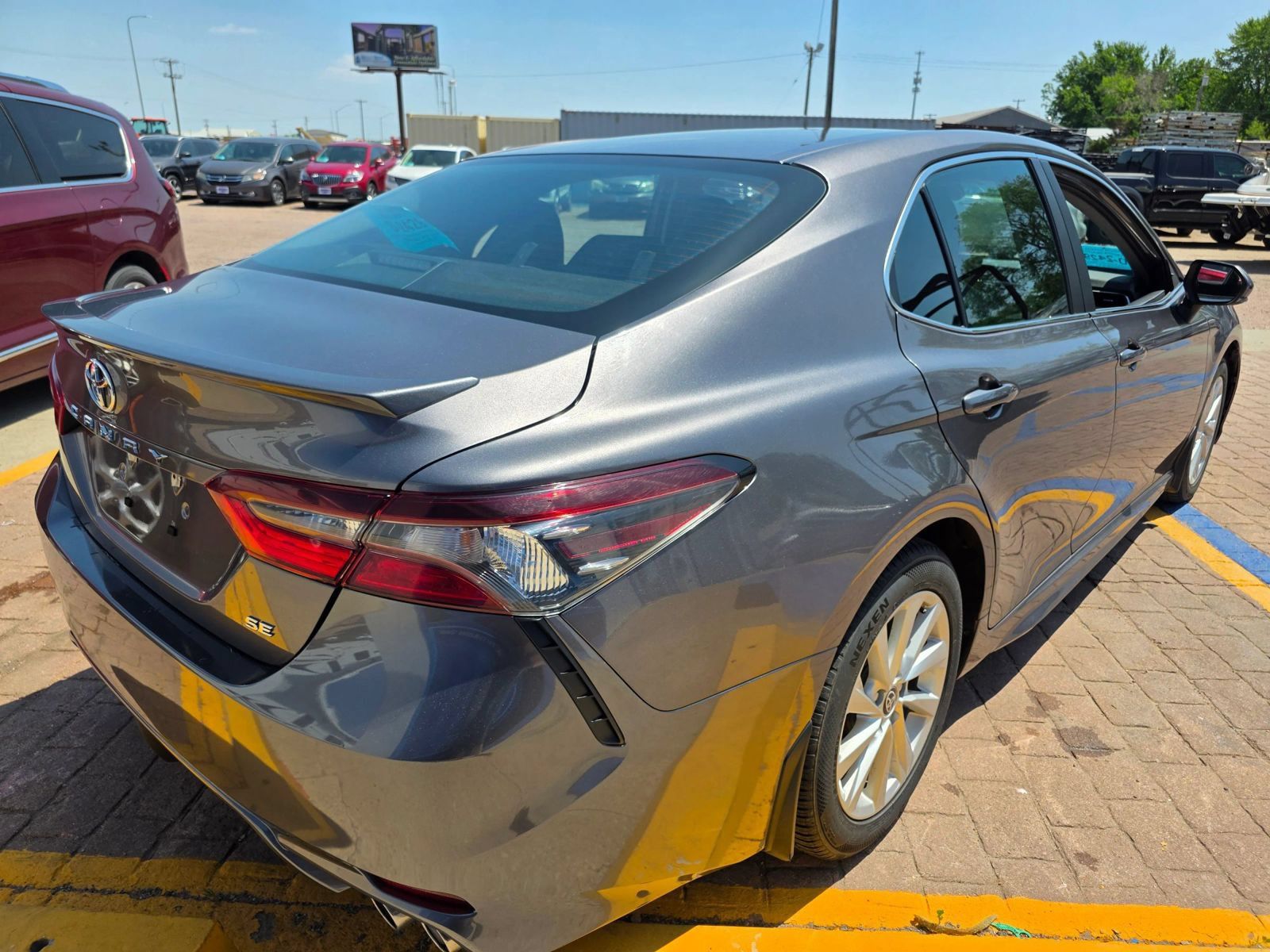 Used 2023 Toyota Camry SE FWD image 5