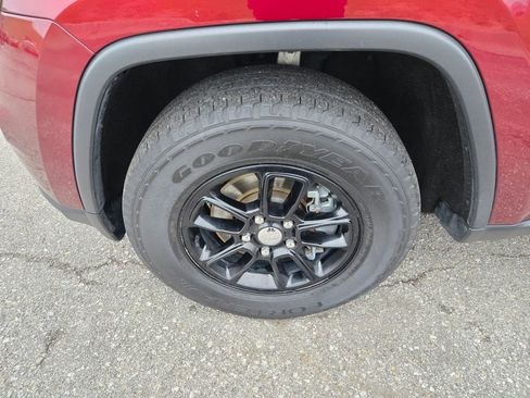 Used 2020 Jeep Grand Cherokee Laredo image 10