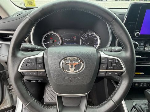 Used 2023 Toyota Highlander XLE AWD/4WD image 26
