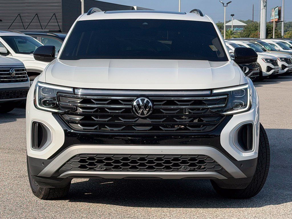 Used 2024 Volkswagen Atlas Peak Edition SEL AWD/4WD image 2