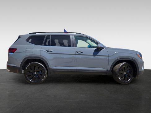 New 2026 Volkswagen Atlas SE image 3