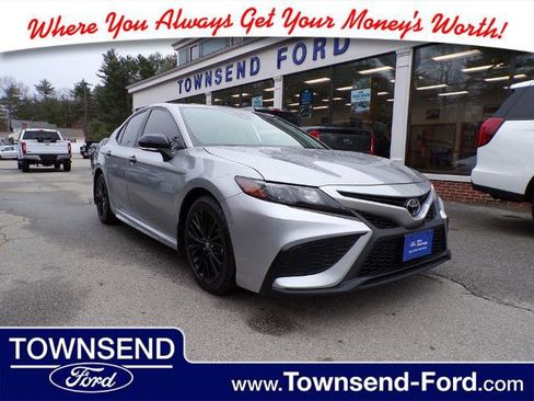 Used 2022 Toyota Camry SE image 1