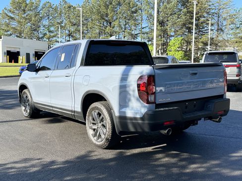 Used 2025 Honda Ridgeline Sport image 9