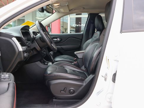 Used 2015 Jeep Cherokee Trailhawk w/ Comfort/Convenience Group AWD/4WD image 7