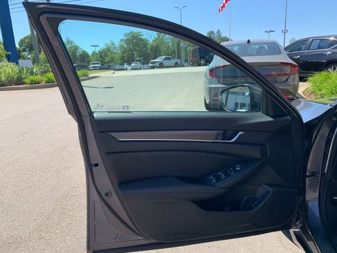 Used 2019 Honda Accord LX image 8