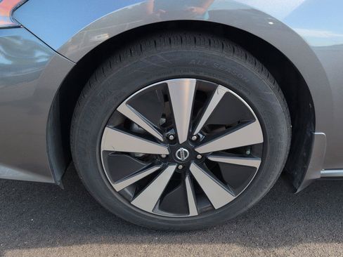 Used 2022 Nissan Altima 2.5 SV FWD image 11