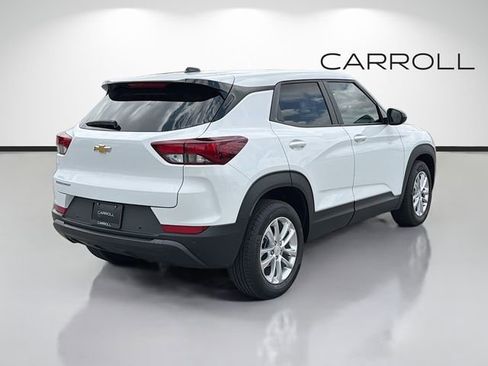 Used 2025 Chevrolet TrailBlazer LS w/ LS Convenience Package FWD image 3