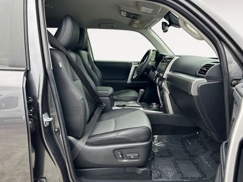 Used 2022 Toyota 4Runner SR5 Premium image 10