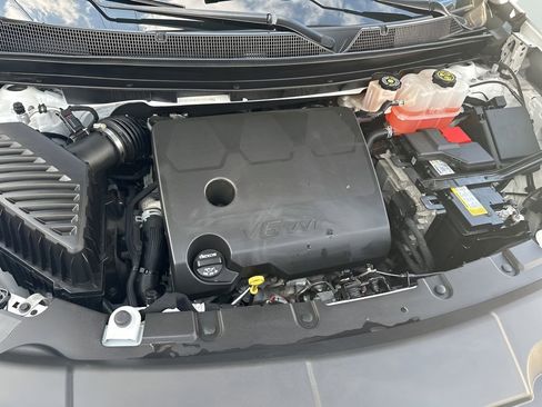 Used 2023 Chevrolet Traverse LT image 12