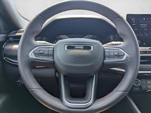 Used 2025 Jeep Compass Trailhawk AWD/4WD image 10