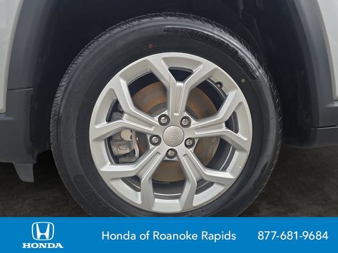 Used 2024 Jeep Compass Latitude AWD/4WD image 9