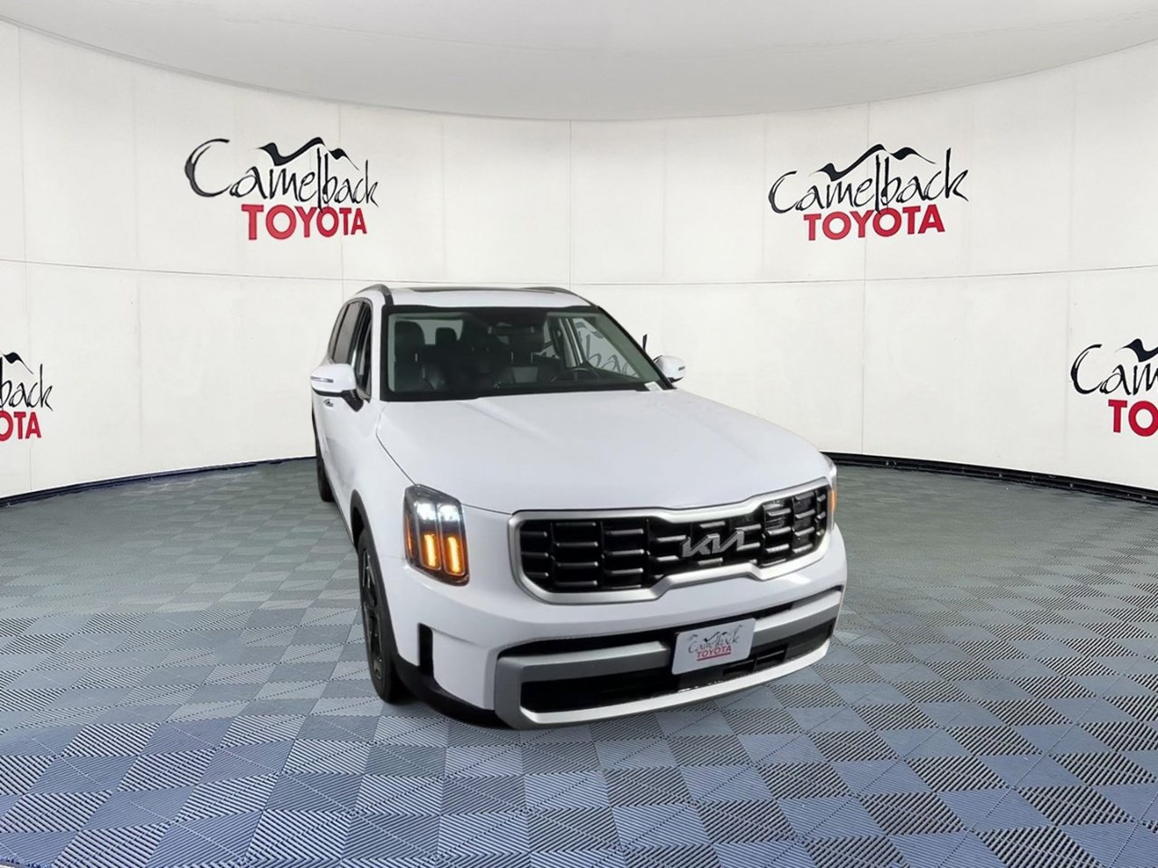 Used 2025 Kia Telluride S FWD image 4