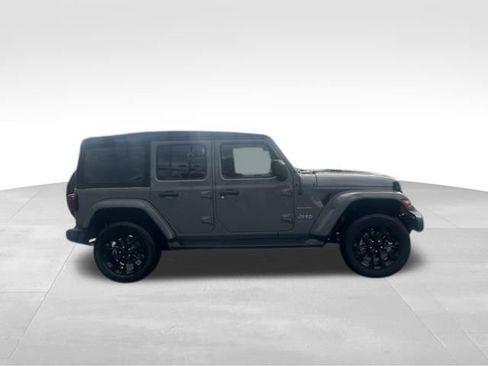 Used 2022 Jeep Wrangler Unlimited Sahara w/ Cold Weather Group AWD/4WD image 6