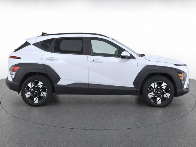 Used 2025 Hyundai Kona SEL FWD image 2