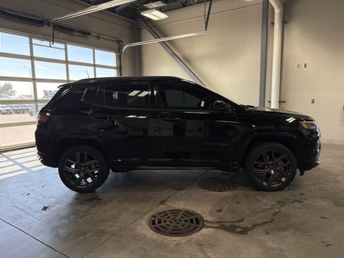 Used 2024 Jeep Compass Limited w/ High Altitude Package AWD/4WD image 8