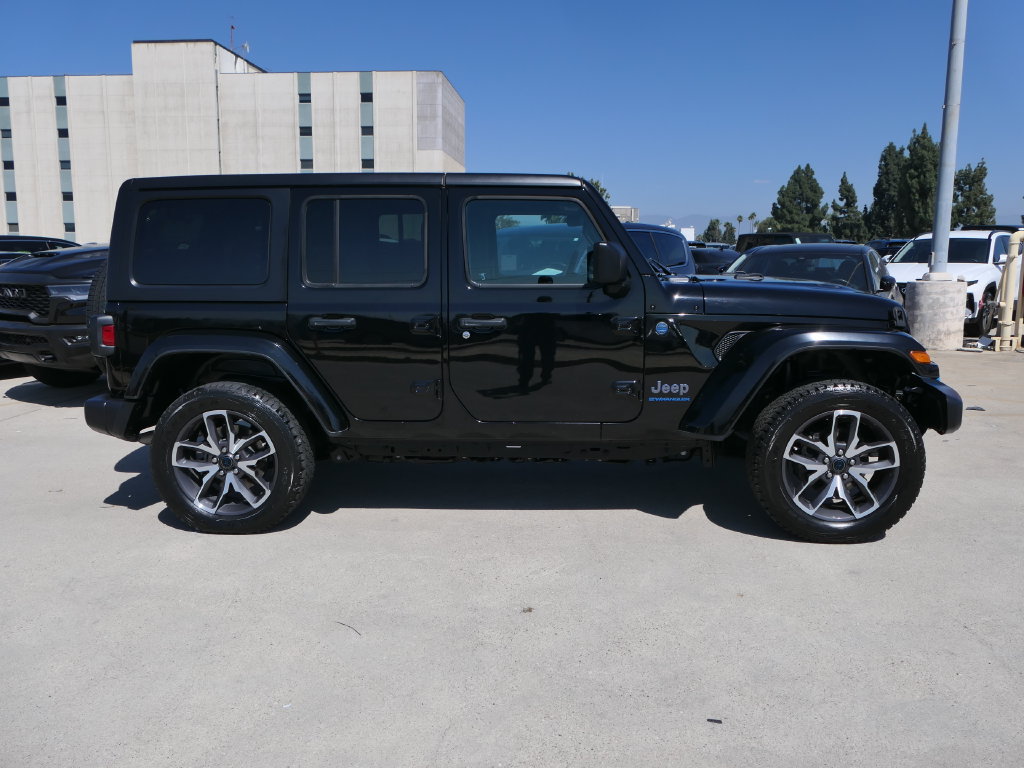 Used 2024 Jeep Wrangler Unlimited AWD/4WD image 2
