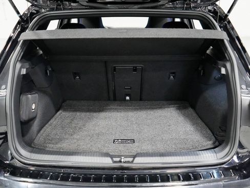 Used 2023 Volkswagen Golf 20th Anniversary Edition image 37