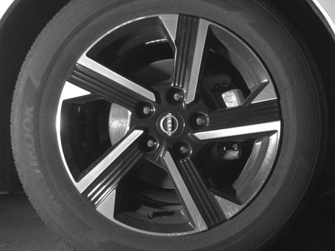 Used 2025 Nissan Sentra SV FWD image 15