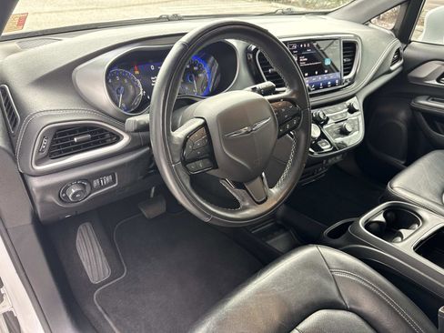 Used 2022 Chrysler Pacifica Touring-L w/ S Appearance Package image 51