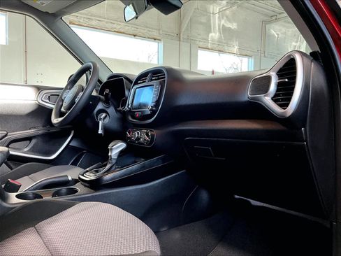 Used 2023 Kia Soul LX image 14