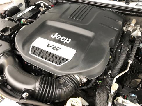 Used 2015 Jeep Wrangler Sport image 36