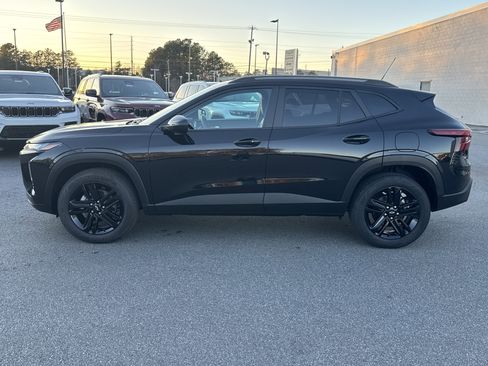 Used 2025 Chevrolet Trax ACTIV image 7