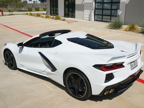 Used 2021 Chevrolet Corvette Stingray Preferred Cpe w/ Z51 Performance Package RWD image 9