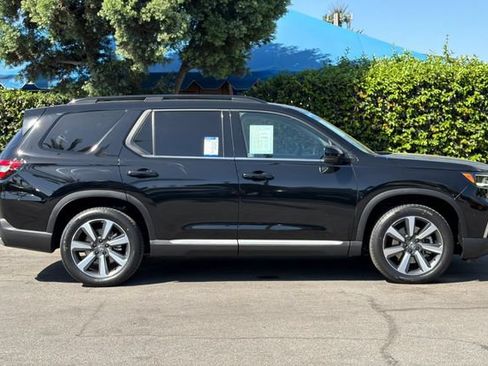 Certified 2024 Honda Pilot Touring image 3