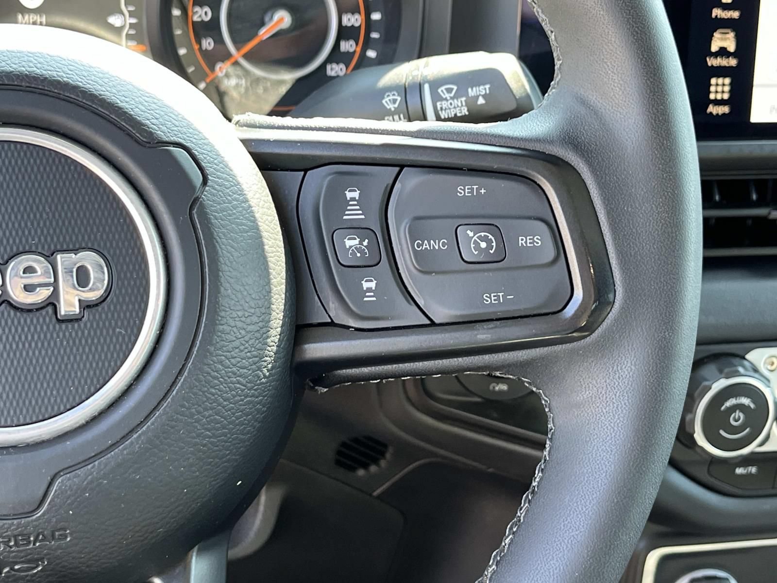 Used 2025 Jeep Gladiator Rubicon w/ Convenience Group AWD/4WD image 29