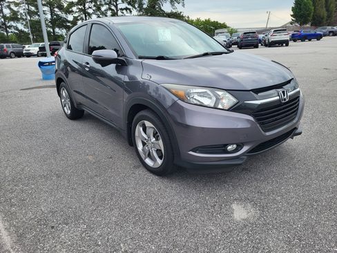 Used 2017 Honda HR-V EX image 3