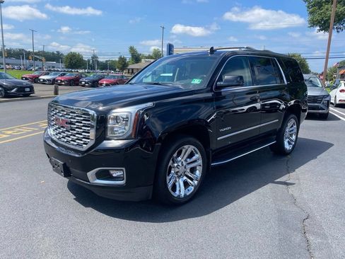 Used 2018 GMC Yukon SLT w/ Premium Edition AWD/4WD image 3