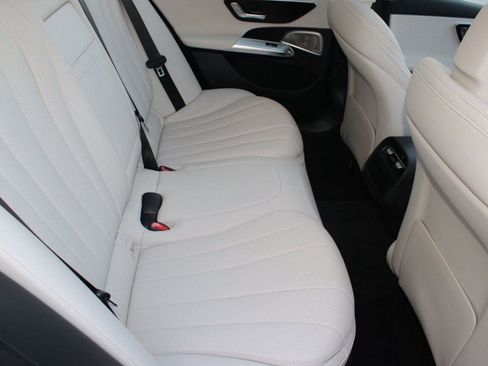 Used 2026 Mercedes-Benz E 350 4MATIC Sedan image 34