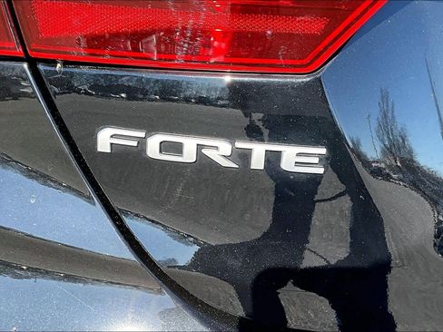 Used 2023 Kia Forte LXS w/ LXS Technology Package image 27