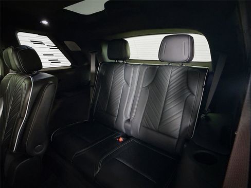 Used 2026 Cadillac Vistiq Platinum w/ LPO, Floor Liner Package image 15