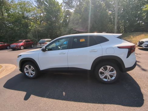 Used 2024 Chevrolet Trax LS FWD image 6
