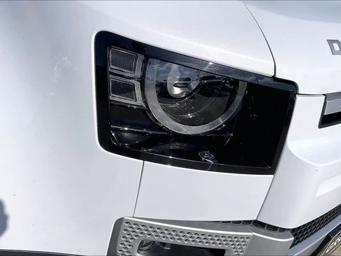 Used 2023 Land Rover Defender 110 SE image 24