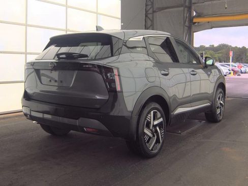Used 2025 Nissan Kicks SV FWD image 3