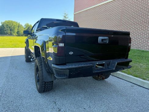 Used 2017 Chevrolet Silverado 1500 Custom w/ Custom Convenience Package AWD/4WD image 12