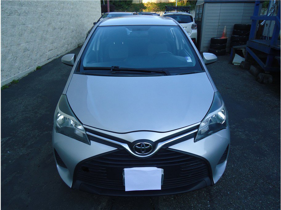Used 2015 Toyota Yaris L FWD image 2
