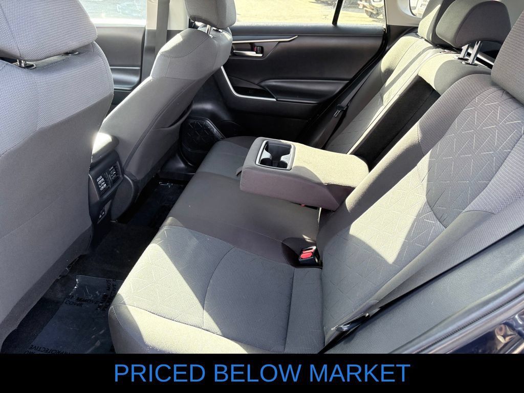 Used 2024 Toyota RAV4 XLE FWD image 7