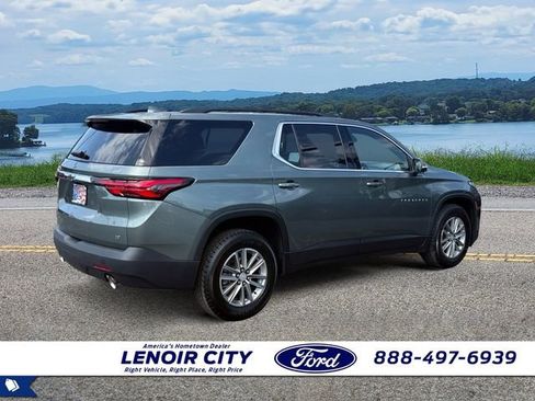Used 2023 Chevrolet Traverse LT FWD image 3