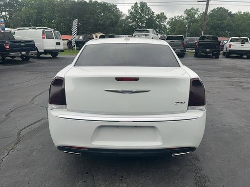Used 2020 Chrysler 300 Limited image 6